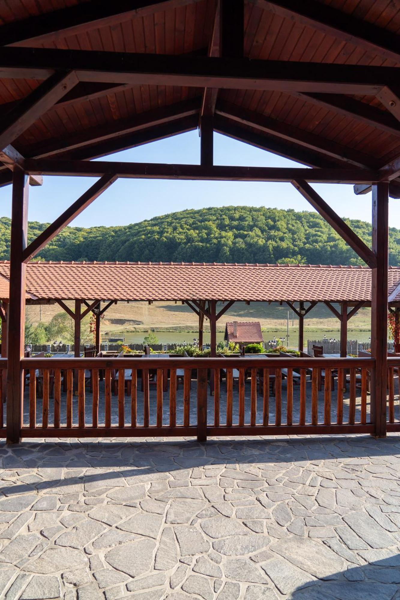 5.Evszak Hotel Sfantu Gheorghe  Exterior photo