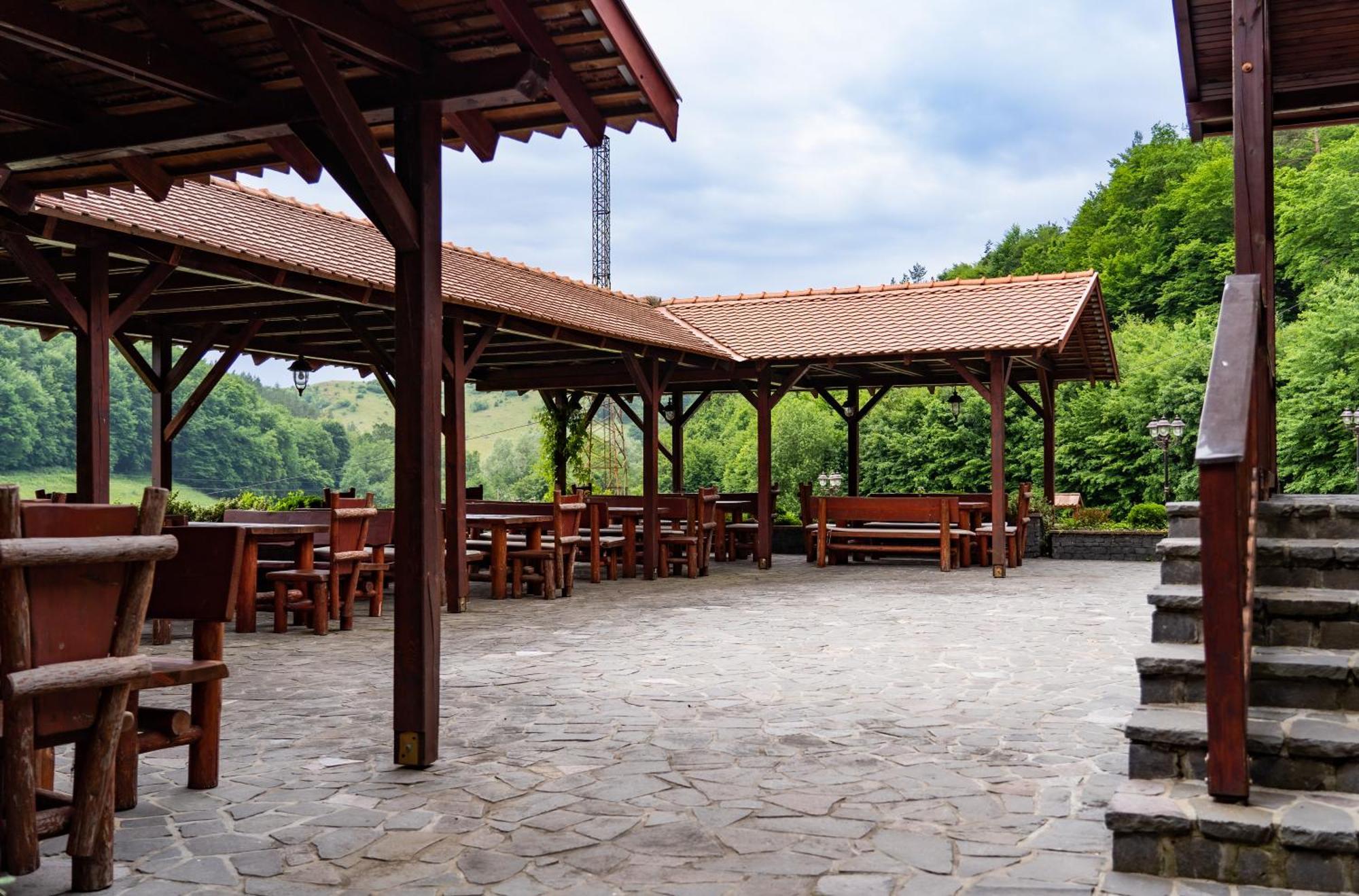 5.Evszak Hotel Sfantu Gheorghe  Exterior photo
